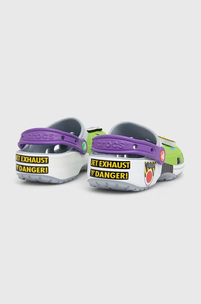 Crocs Чехли Toy Story Buzz Classic Clog в зелено 209545