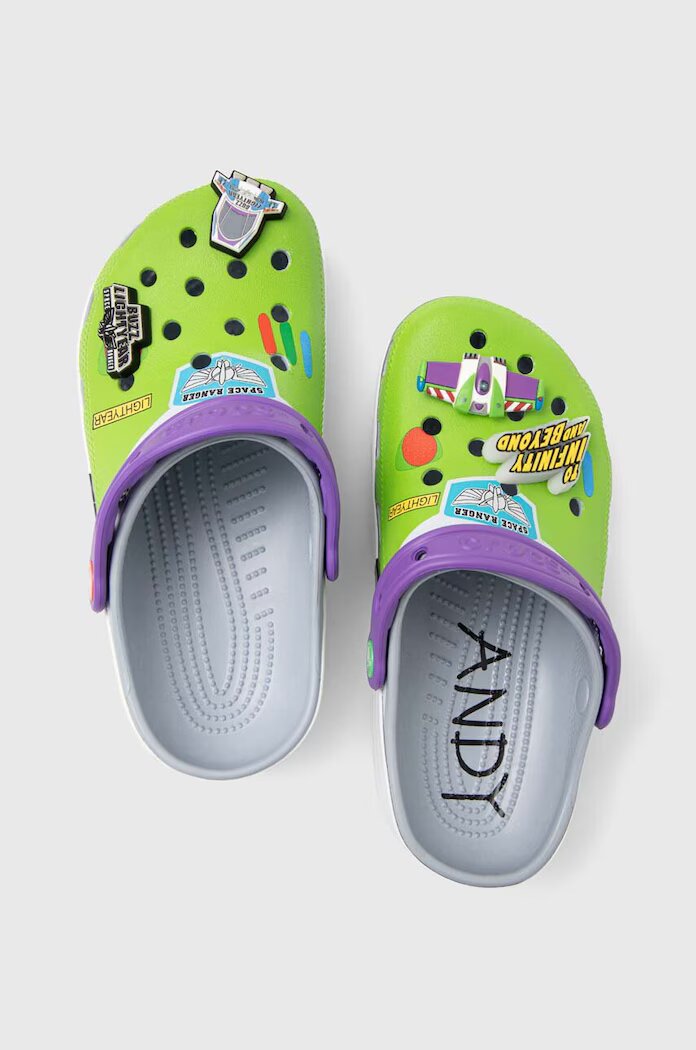 Crocs Чехли Toy Story Buzz Classic Clog в зелено 209545