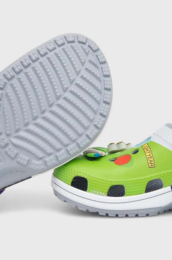 Crocs Чехли Toy Story Buzz Classic Clog в зелено 209545
