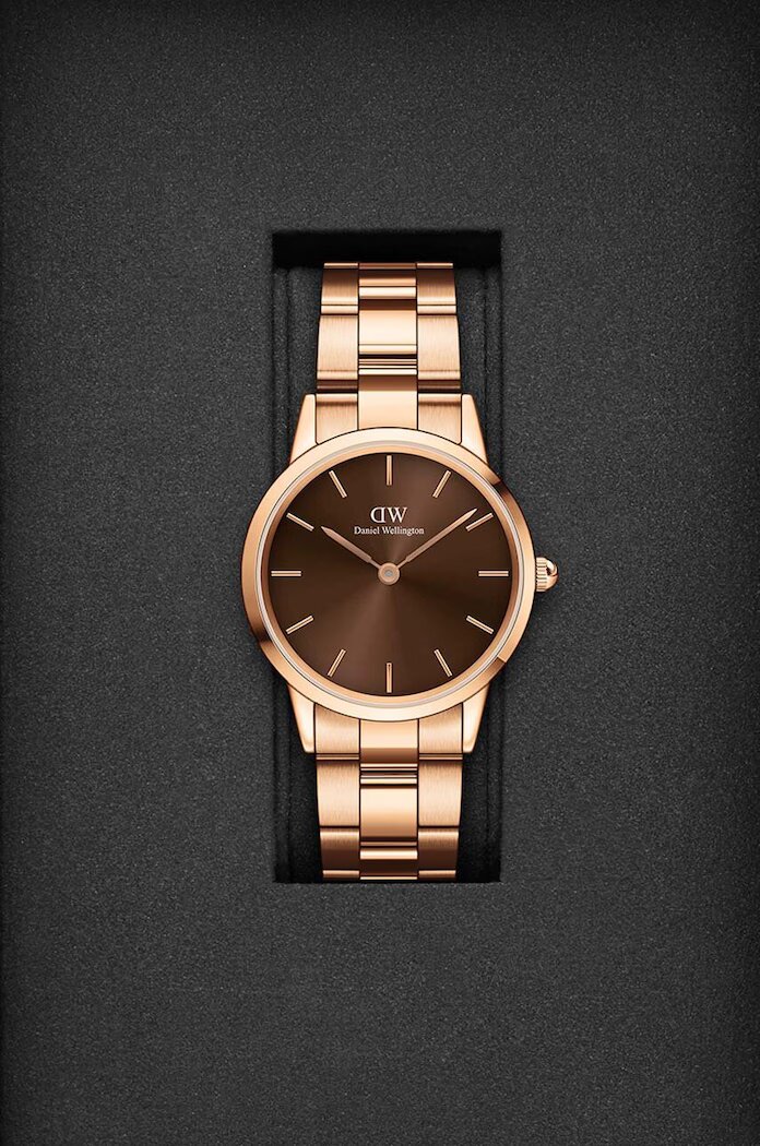 Daniel Wellington Часовник Iconic Link Amber 32 дамски в златисто