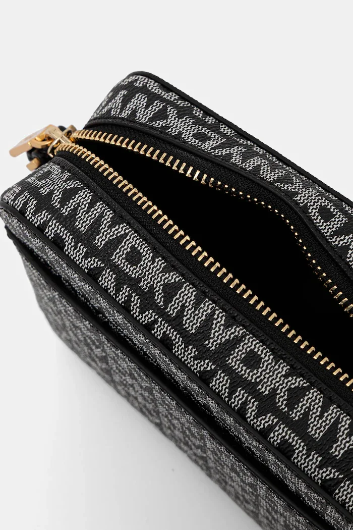 DKNY Чанта в черно R52E5J31
