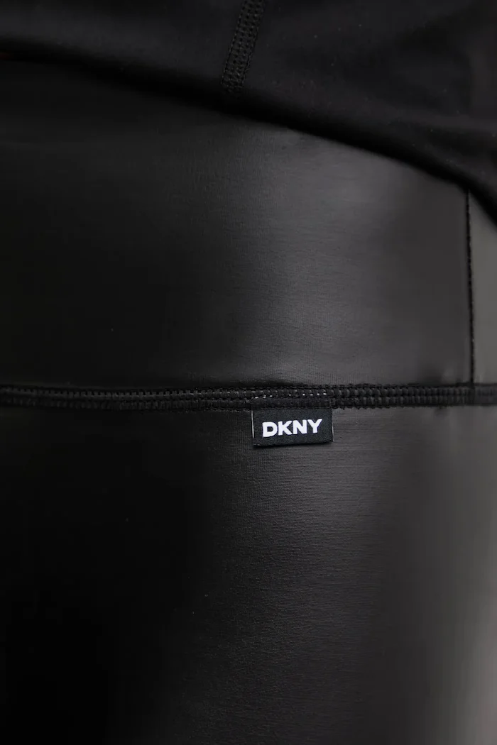 DKNY Клин в черно с изчистен дизайн DP5P2096