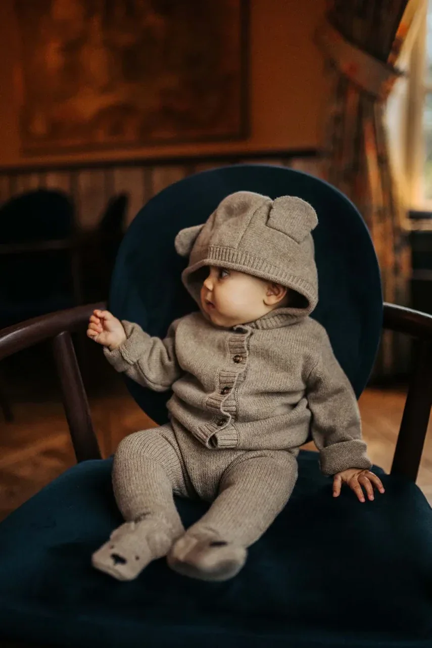 Donsje Бебешка жилетка от вълна Brittan Merino Wool Cardigan Bear