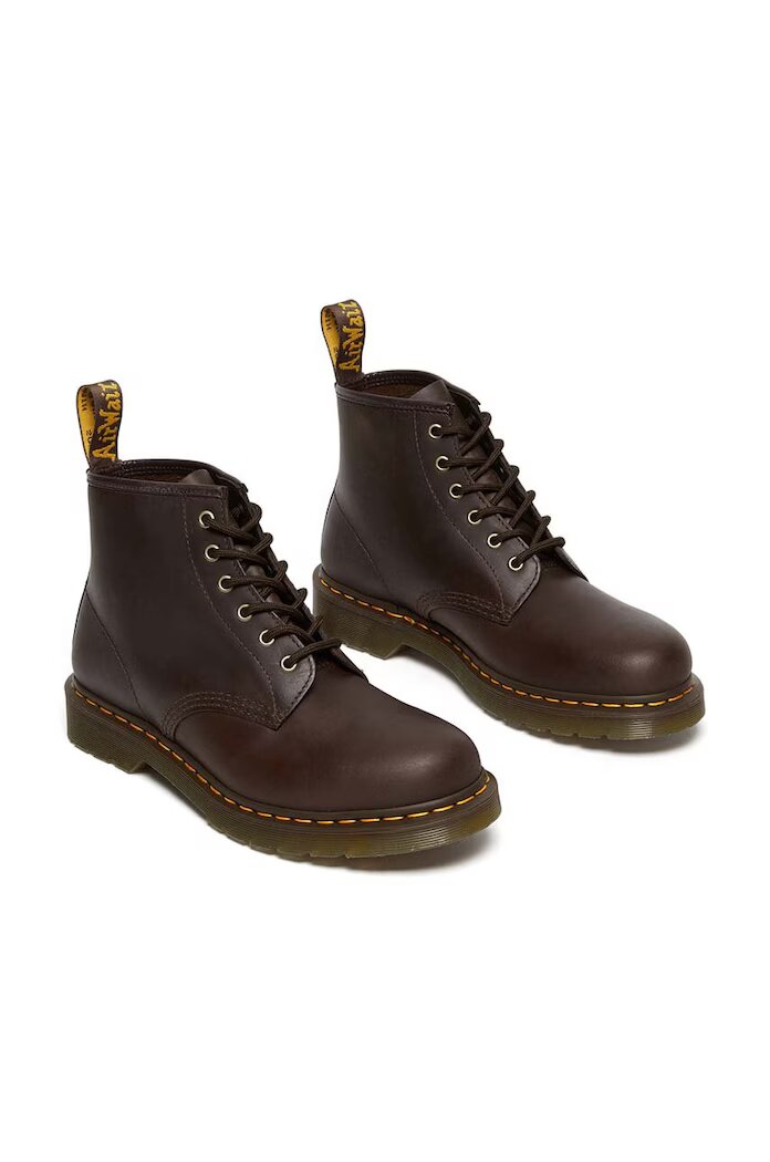 Dr. Martens Кожени боти 101 в кафяво с равна подметка DM27761201