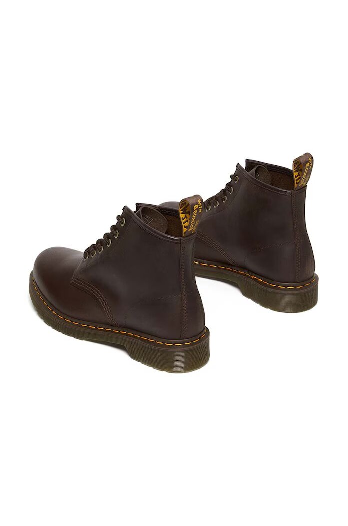 Dr. Martens Кожени боти 101 в кафяво с равна подметка DM27761201