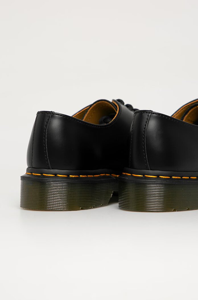 Dr. Martens Кожени половинки обувки 1461 в черно с равна подметка 11838002