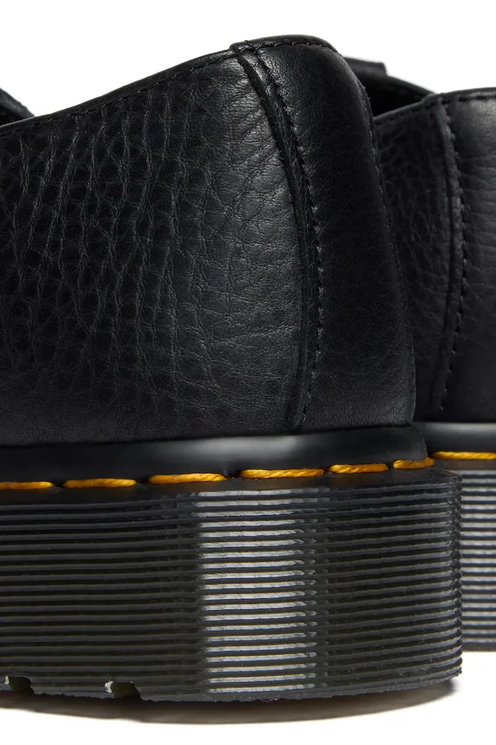 Dr Martens Кожени половинки обувки Polley в черно с равна подметка DM41408001