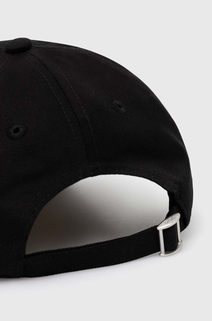 Drôle de Monsieur Памучна шапка с козирка La Casquette Slogan в черно с апликация PERM-CP151-CO138-BL