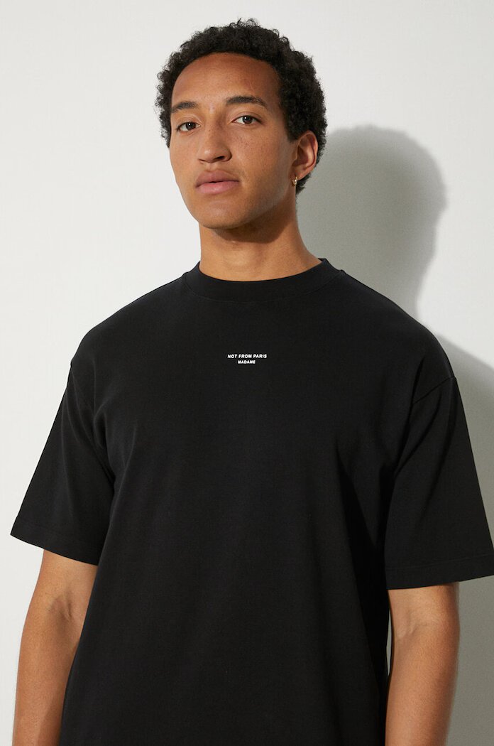 Drôle de Monsieur Памучна тениска Le T-Shirt Slogan Classique в черно с изчистен дизайн PERM-TS202-CO002-BL