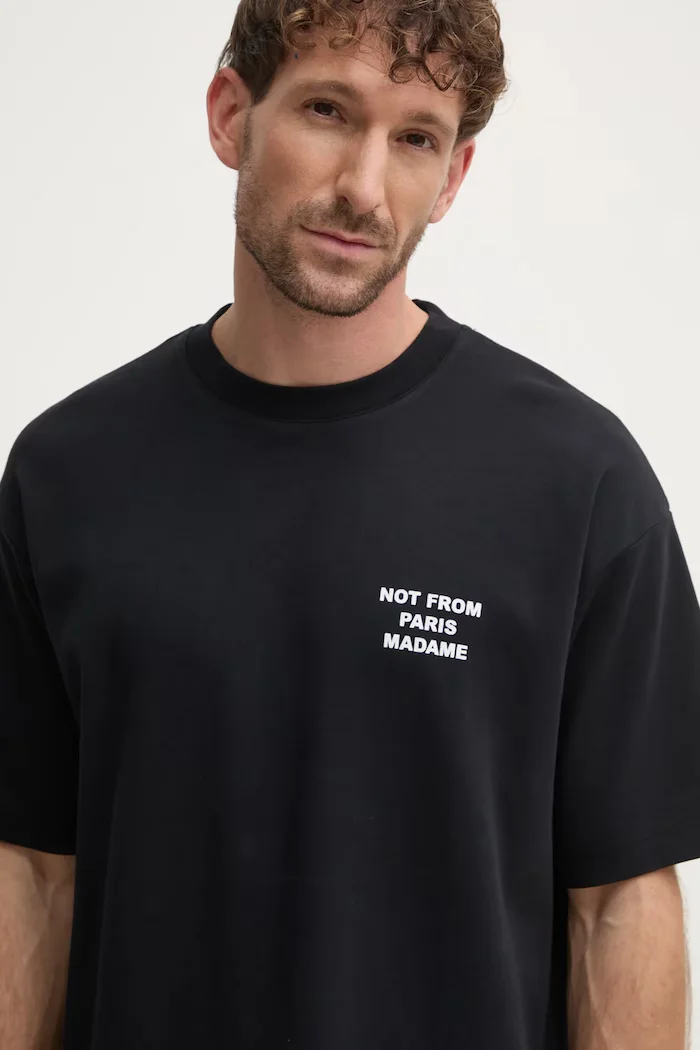 Drôle de Monsieur Памучна тениска Le T-Shirt Slogan в черно с принт PERM-TS203-CO002-BL