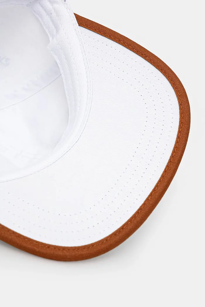 Drôle de Monsieur Шапка с козирка La Casquette Drule Tennis в бяло с изчистен дизайн G-CP173-CO138-WT