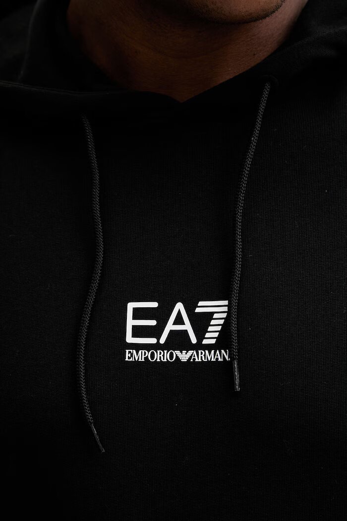 EA7 Emporio Armani Памучен суичър мъжки в черно с качулка с принт AF22266.7M001403