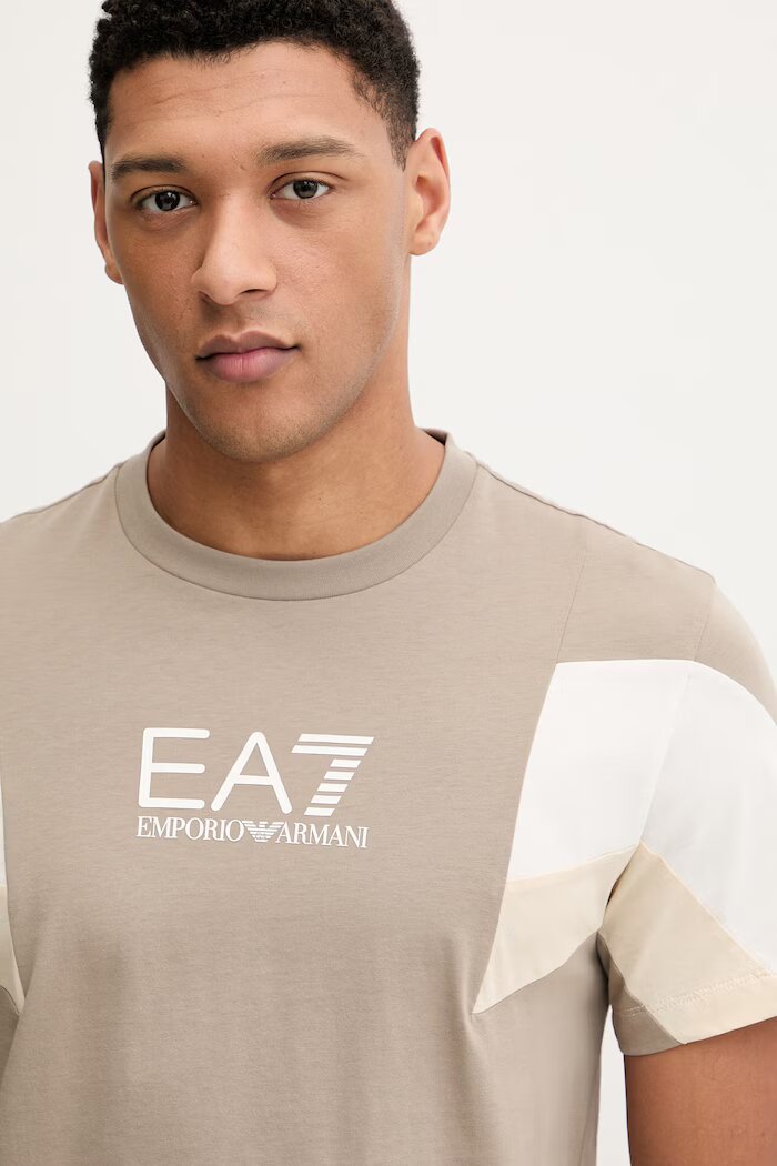 EA7 Emporio Armani Памучна тениска в кафяво с принт AF12503.7M001603