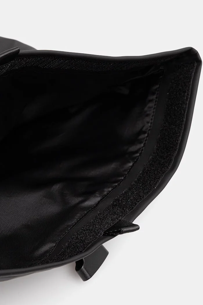 EA7 Emporio Armani Раница в черно голям размер с изчистен дизайн AF13811.7X000287