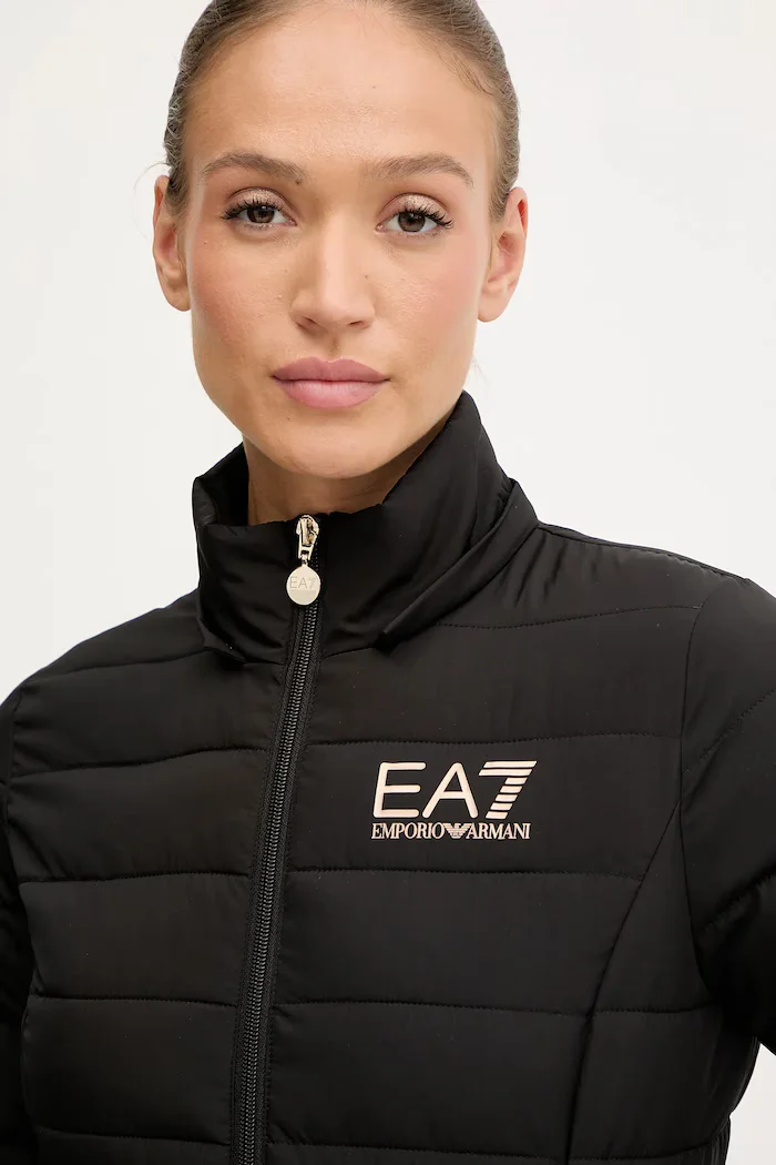 EA7 Emporio Armani Яке в черно с преходна изолация