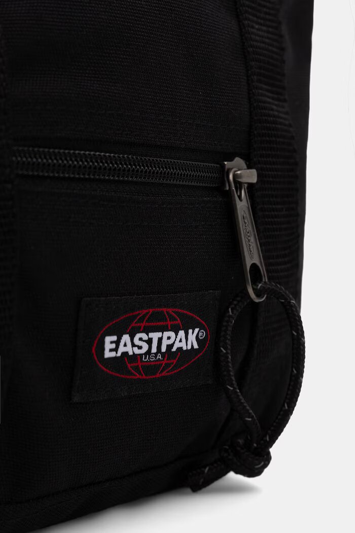 Eastpak чанта през рамо TRAVEL TOTE MINI черна EK0A5BLT0081