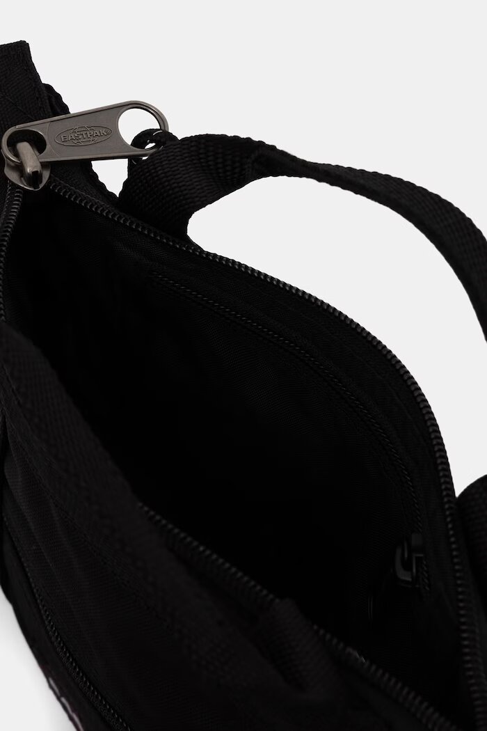 Eastpak чанта през рамо TRAVEL TOTE MINI черна EK0A5BLT0081