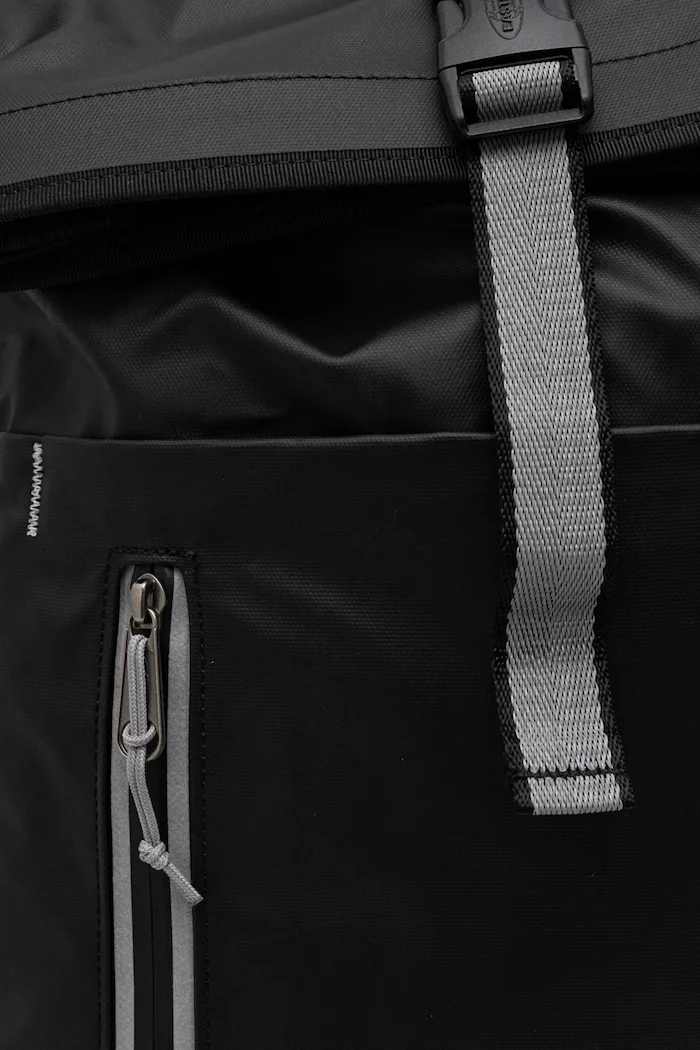 Eastpak Раница UP ROLL в черно голям размер с изчистен дизайн EK0A5BGF0Z31
