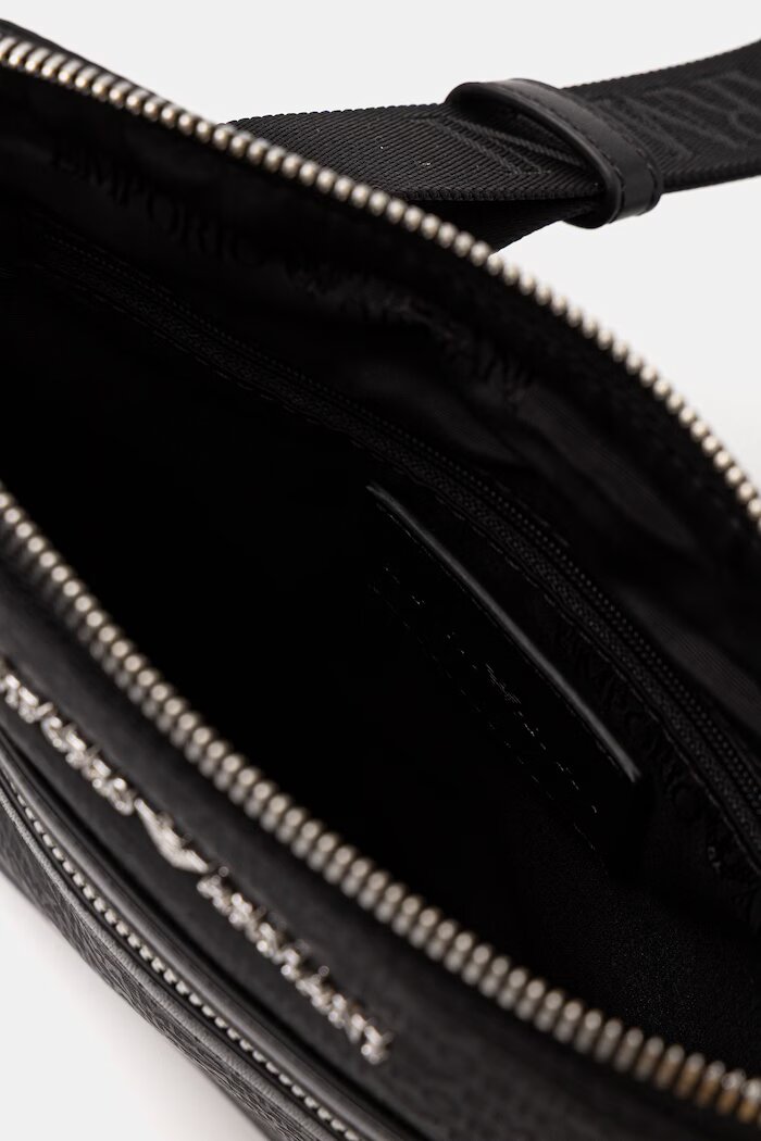 Emporio Armani Чанта през рамо в черно EM005400 AF14637