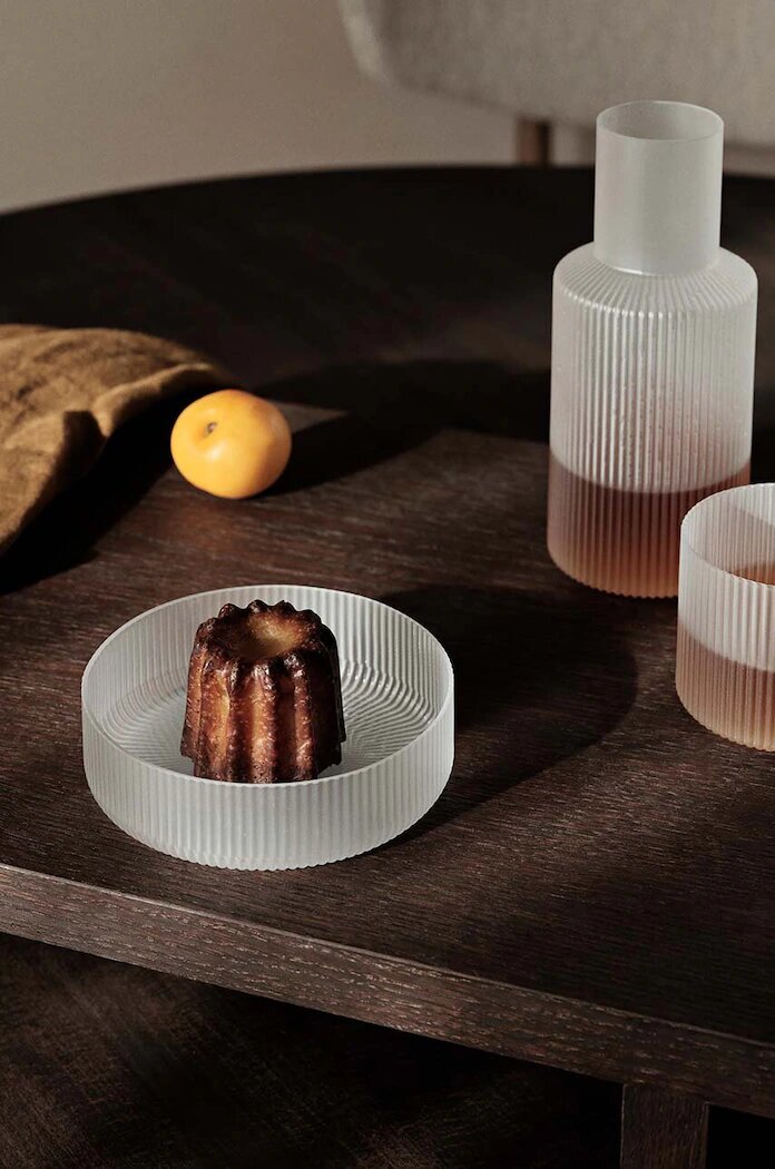 Ferm Living Гарафа с чаша Ripple Small Carafe Set 500 ml / 200 ml. в бяло