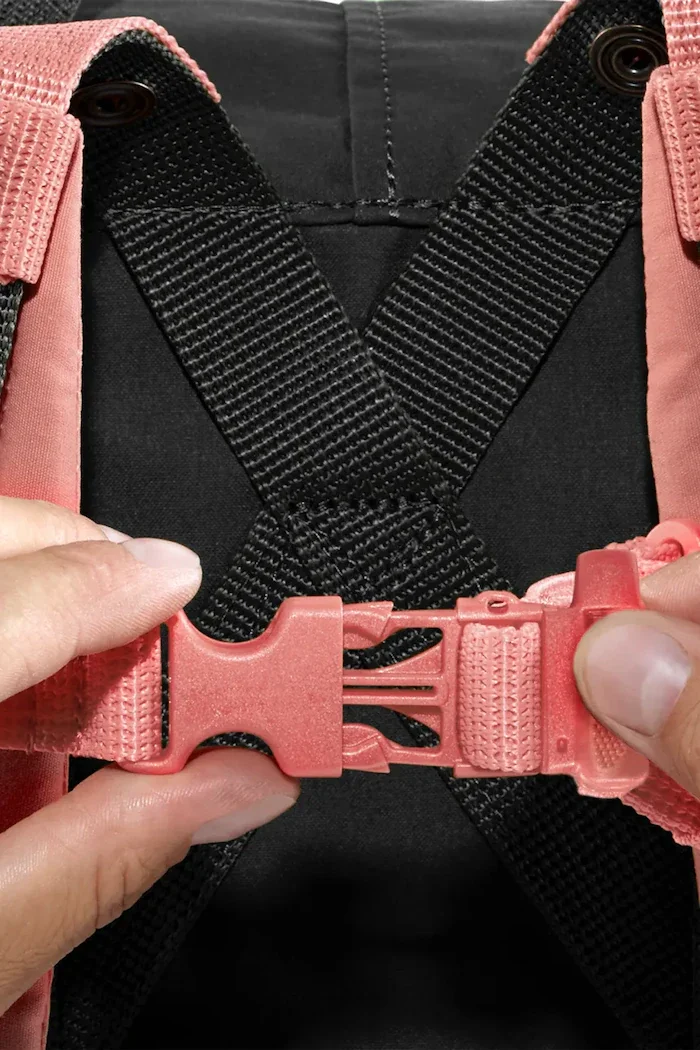 FjallRaven Колан за гърдите Kanken Chest Strap в черно малък размер с изчистен дизайн F23507