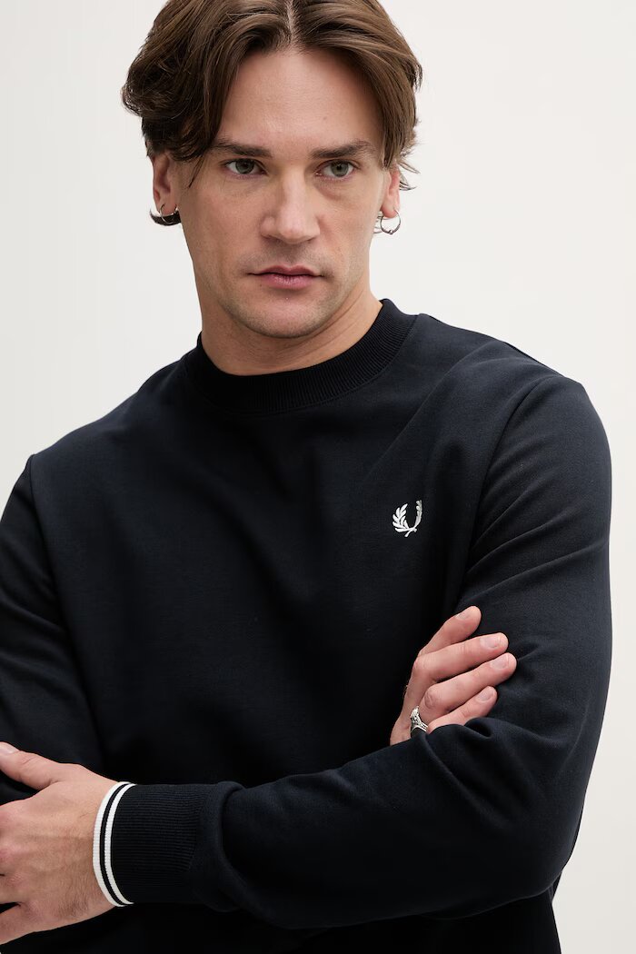 fred perry Памучен суичър Crew Neck Sweatshirt в тъмносиньо с апликация M7535.248