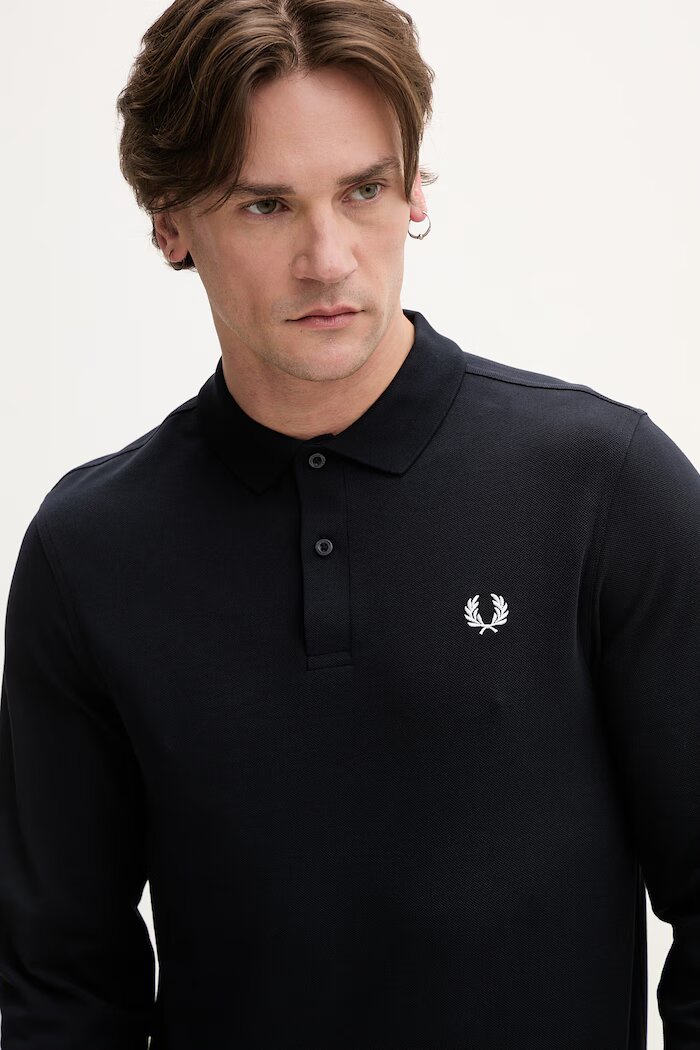 fred perry Памучна блуза с дълги ръкави в тъмносиньо с апликация M6006.608