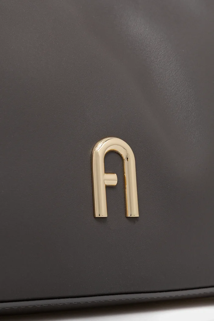 Furla Кожена чанта в сиво WB00782.AX0733.4283S