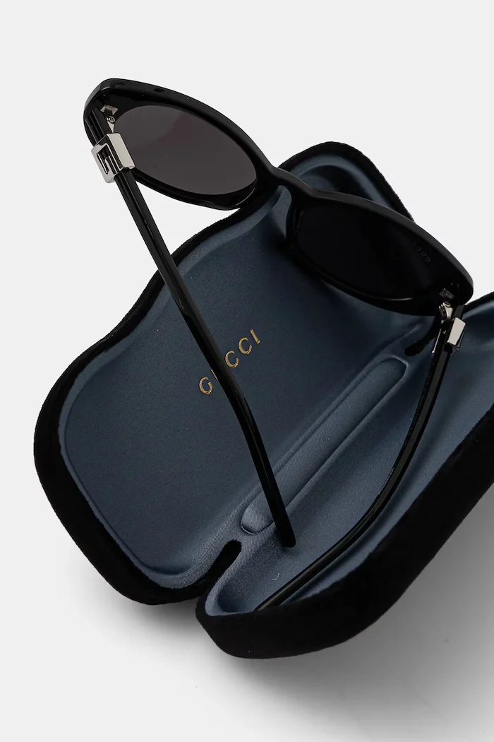 Gucci Слънчеви очила в черно GG1680S