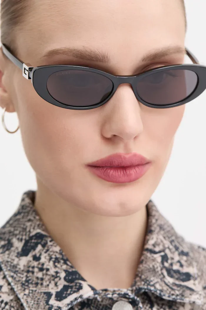 Gucci Слънчеви очила в черно GG1680S