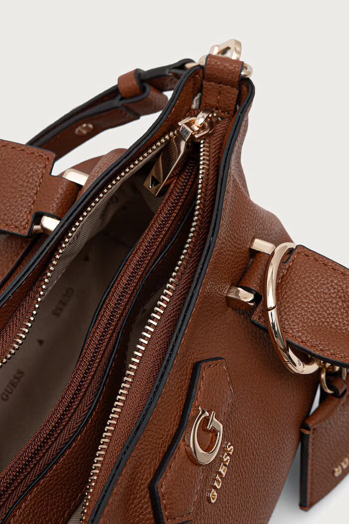 GUESS чанта crossbody дамска от имитация на кожа SUZY кафява HWBG23 22760