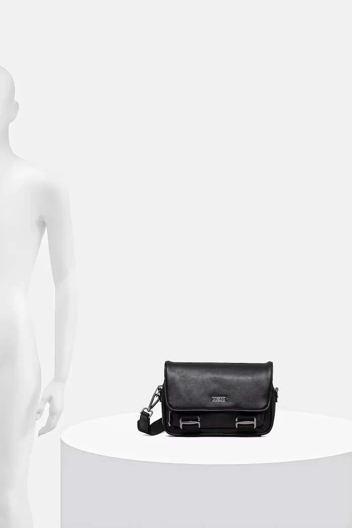 GUESS Чанта през рамо BOSTON в черно HMBOCA P5464