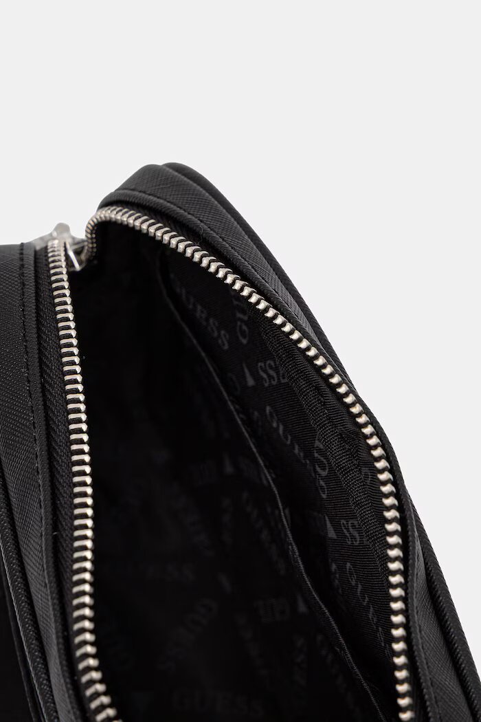 GUESS Чанта през рамо MILANO в черно HMMINY P6150