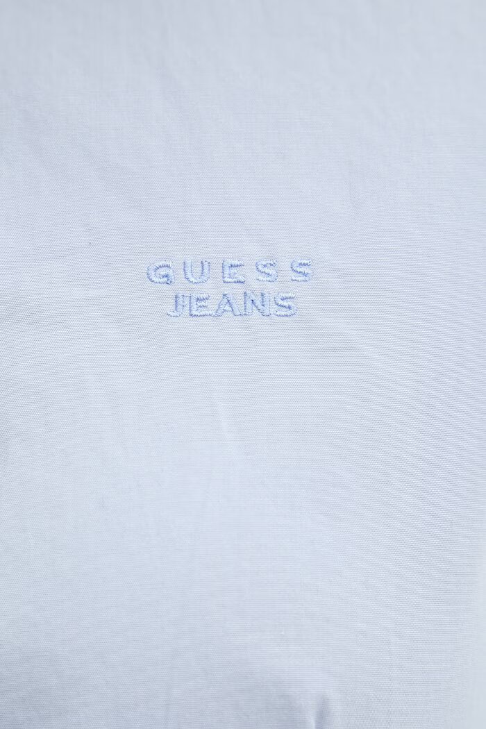 GUESS JEANS Памучна риза дамска в синьо с кройка по тялото с класическа яка W6RH66 WH7P1
