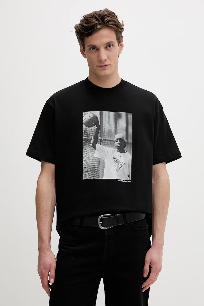 GUESS JEANS Памучна тениска в черно с принт M5BI3K K8FQ4