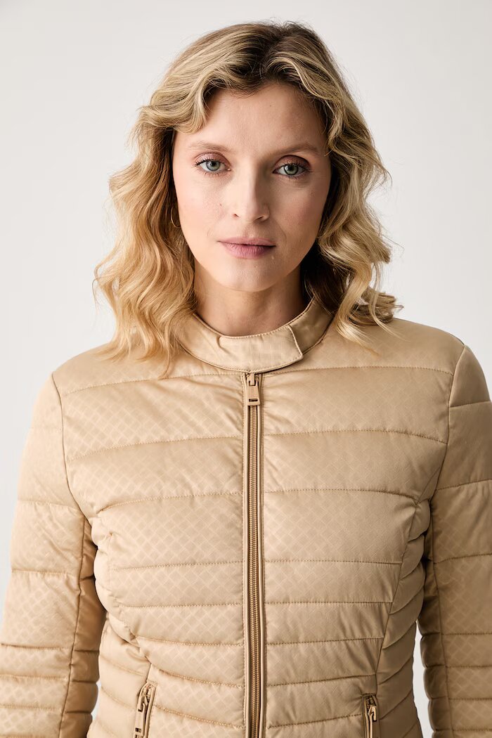 GUESS капитонирано яке дамско NEW VONA бежово W6YL16 W2891