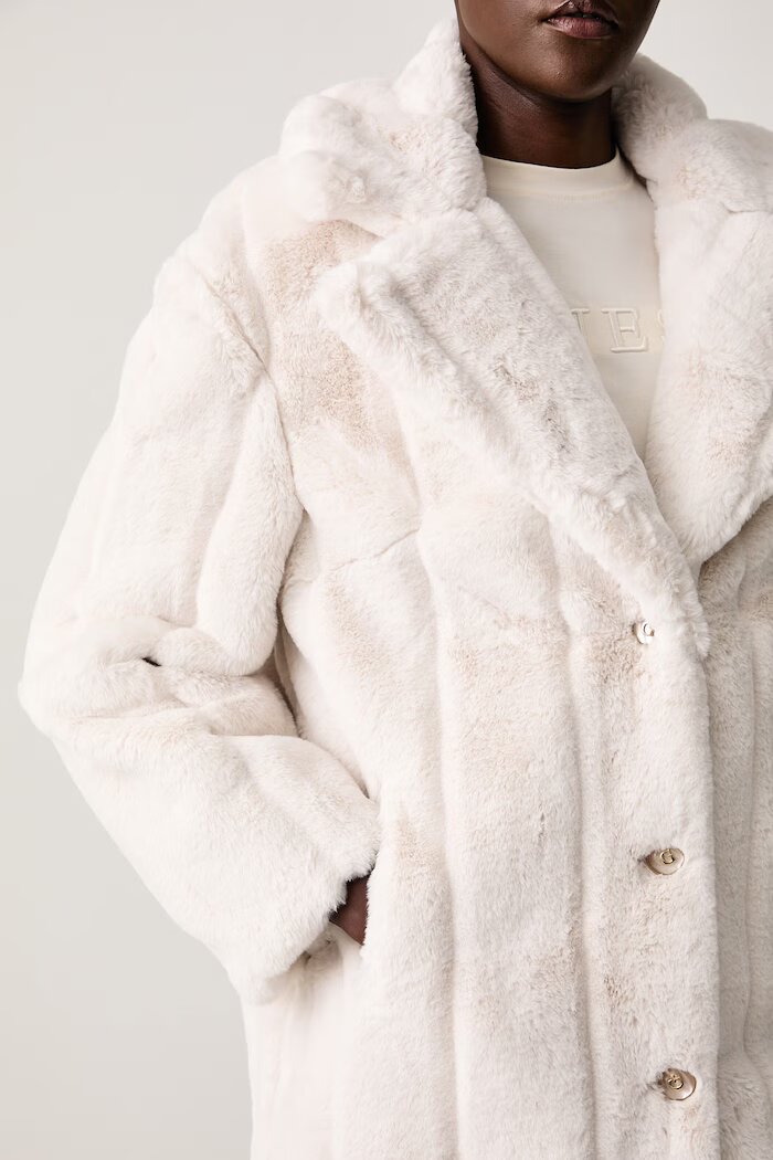 GUESS палто от еко пух дамско SOPHY бежово W6BL19 W3752