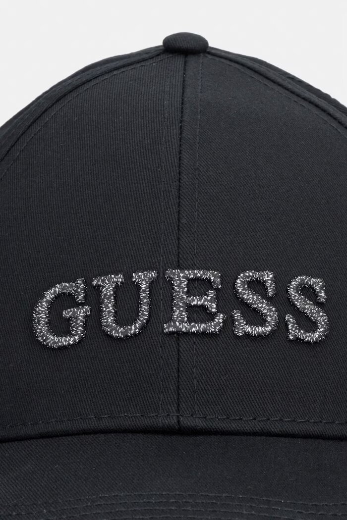 GUESS Памучна шапка с козирка в черно AW5474 COT01