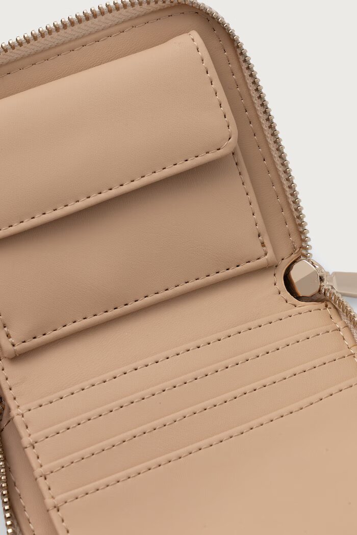 GUESS портфейл дамски от имитация на кожа ALLEGRA бежов SWGP24 89137