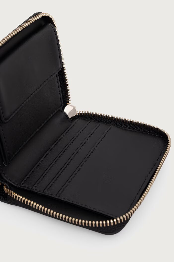 GUESS портфейл дамски от имитация на кожа DANIELLE черен SWZG22 27137