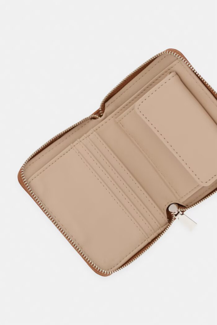 GUESS портфейл дамски от имитация на кожа JESSA кафяв SWBG83 62137