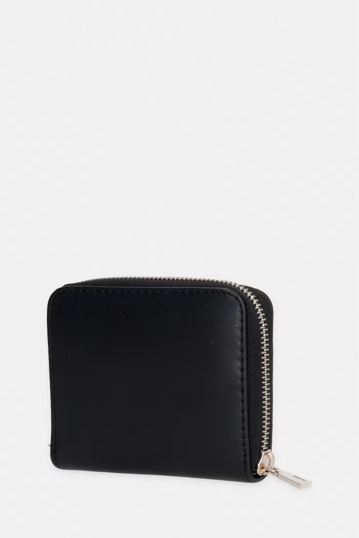 GUESS Портмоне LAUREL в черно SWVC74 59137