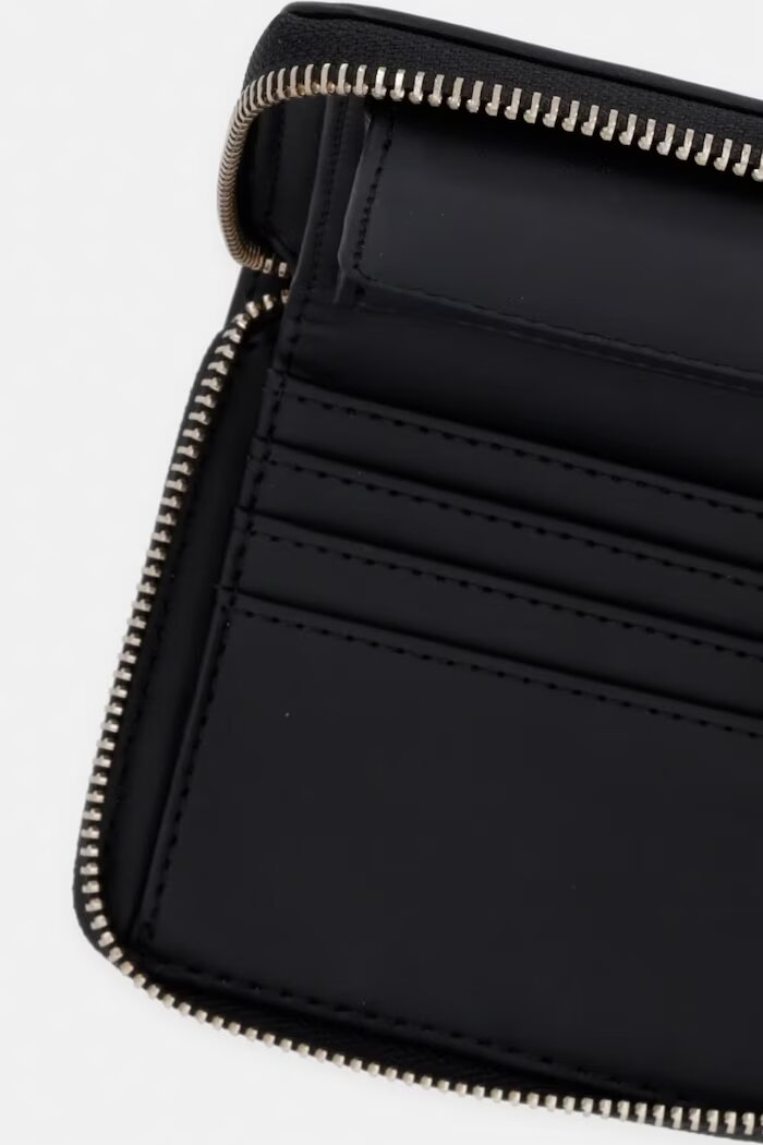 GUESS Портмоне LAUREL в черно SWVC74 59137