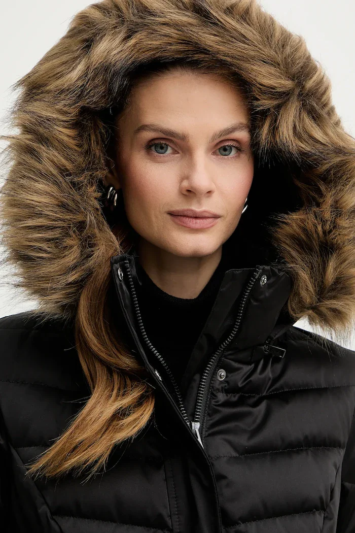 GUESS Пухено яке MARINA в черно зимен модел W5BL30 W2802
