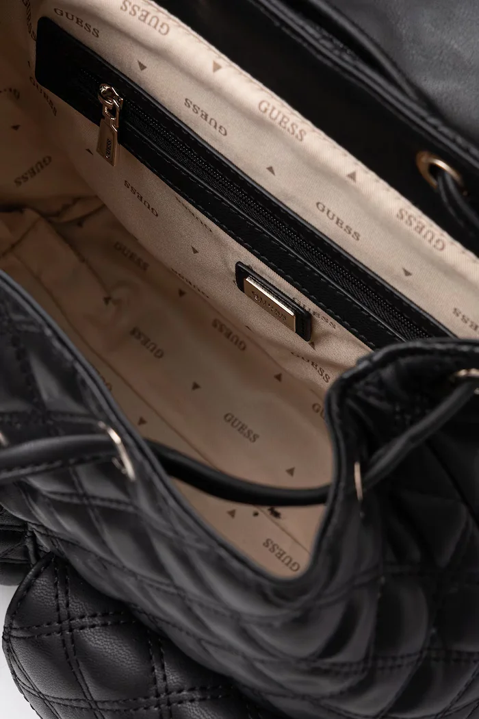 GUESS Раница GIULLY дамска в черно малък размер с изчистен дизайн HWQG96 73330