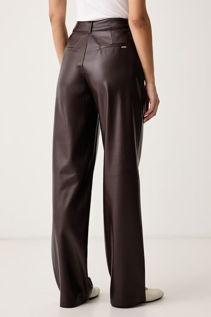 GUESS разкроен панталон дамски от имитация на кожа ZANITA PEREFCT PANTS кафяв с висока талия W6YB12 W2906