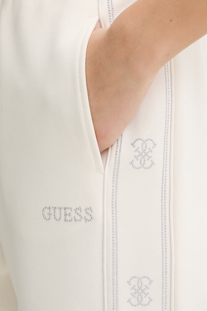 GUESS Спортен панталон OCTAVIA в бяло с апликация V5BB23 KCX22
