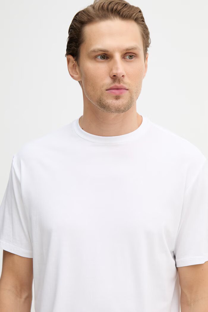 GUESS Тениска в бяло с изчистен дизайн M6RI62 JR06K
