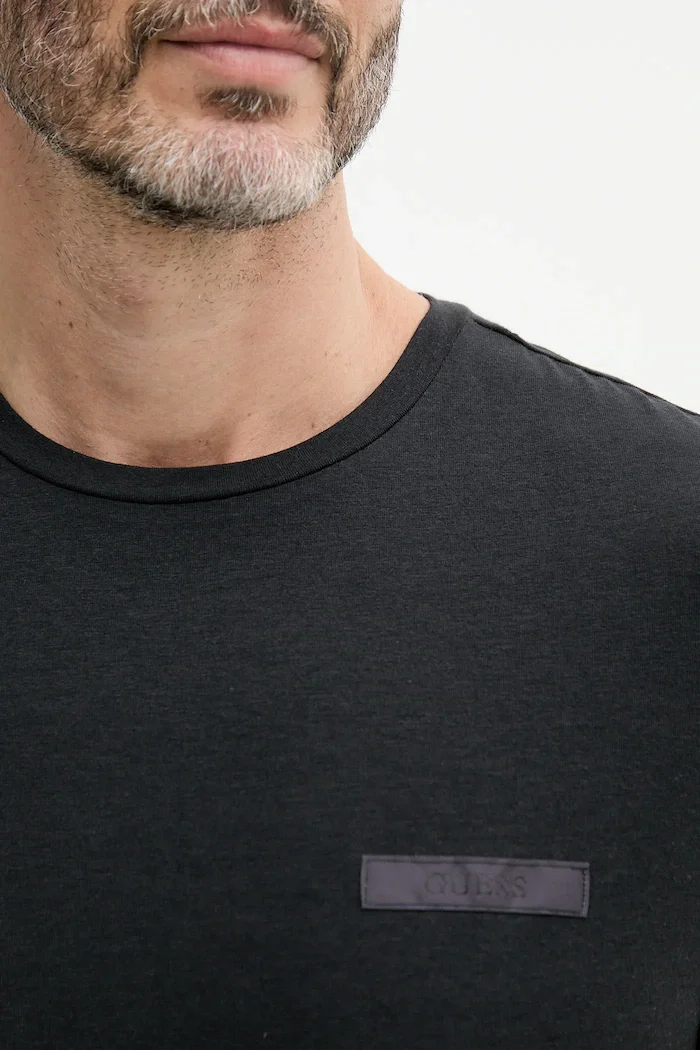 GUESS Тениска в черно с апликация U5GM30 KCPZ1