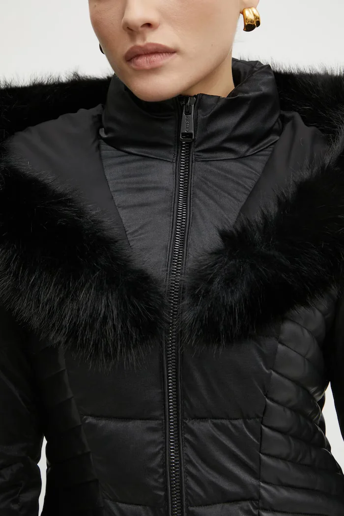 GUESS Яке OXANA в черно зимен модел W4BL61 WGLZ0